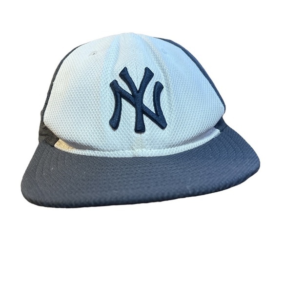 New‎ Era New York Yankees Fitted Hat White and Blue Size 7 5/8 - Picture 1 of 5
